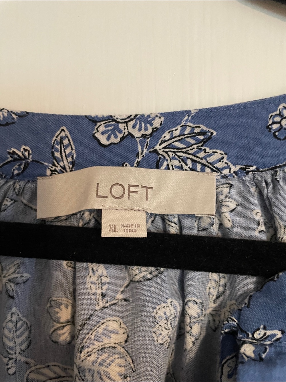 LOFT Blue Floral V-Neck Puff Sleeve Blouse - Picture 2 of 2